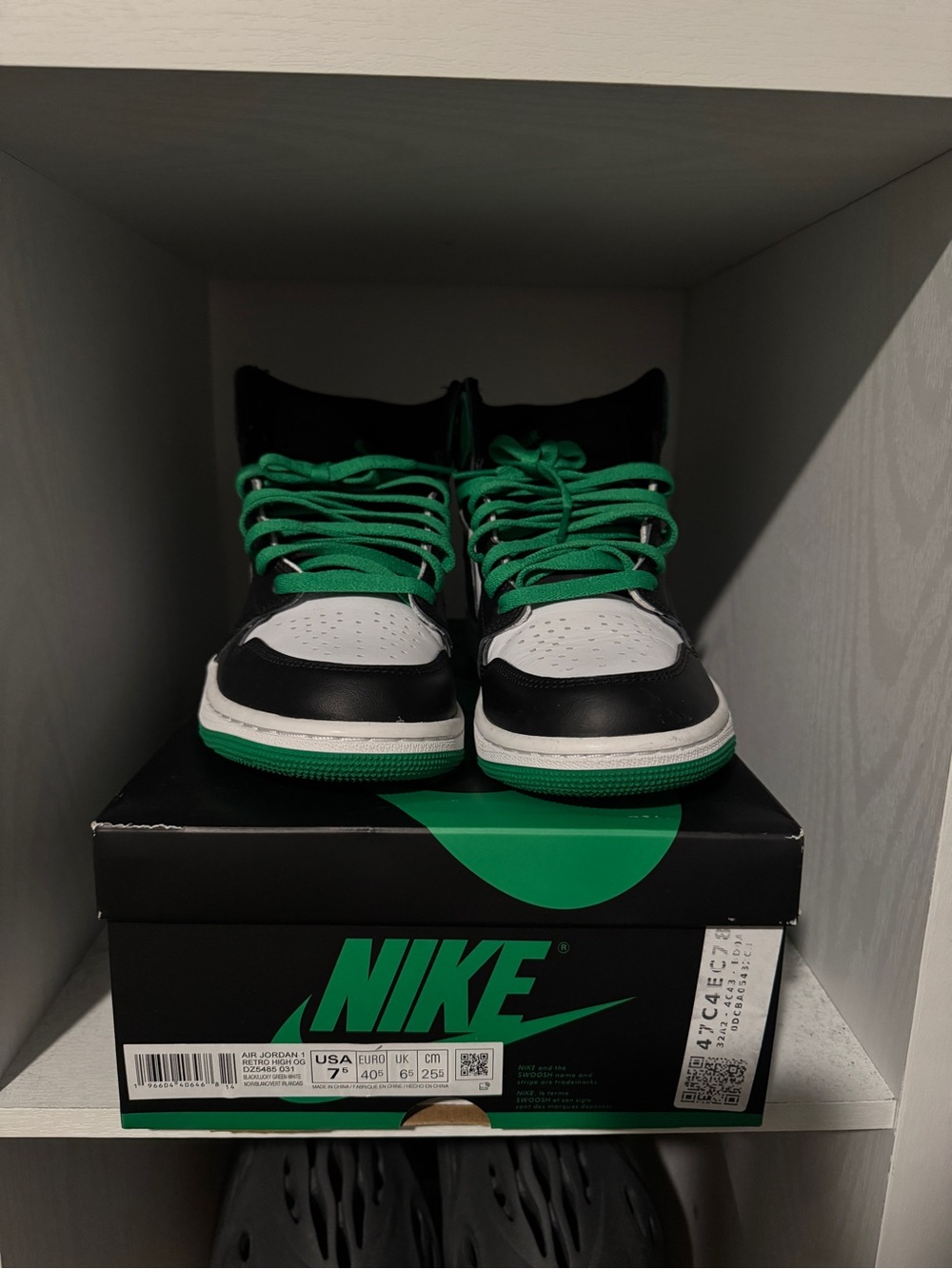 Lucky Green 1s. Size 7.5M 9W. 9.5/10 Condition! WORN 2X!!Comes W/ OG Black Socks